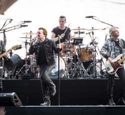 «Γράφουμε με τον Bono και τον Brian Eno τρελή ιρλανδική sci-fi folk μουσική» 