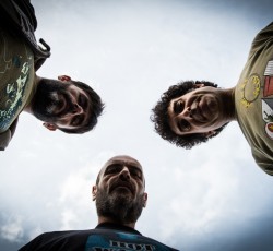 Τα Υπόγεια Ρεύματα γιορτάζουν 30 χρόνια πορείας με άλμπουμ διασκευών και μεγάλη περιοδεία 