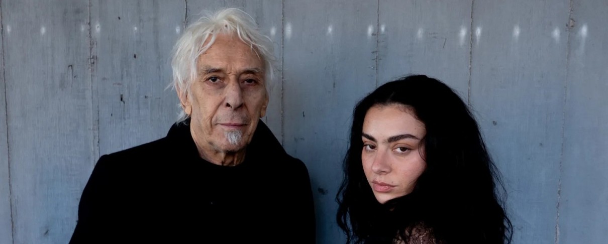 Charli xcx και John Cale συμπράττουν σε νέο single