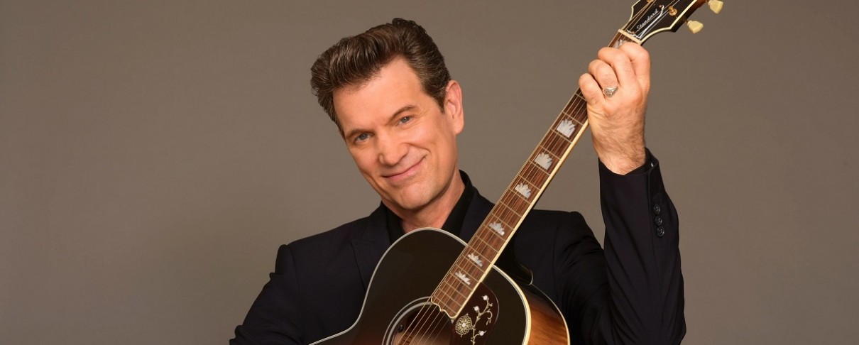 Το Release Athens παρουσιάζει τον Chris Isaak στο Δημοτικό Θέατρο Λυκαβηττού