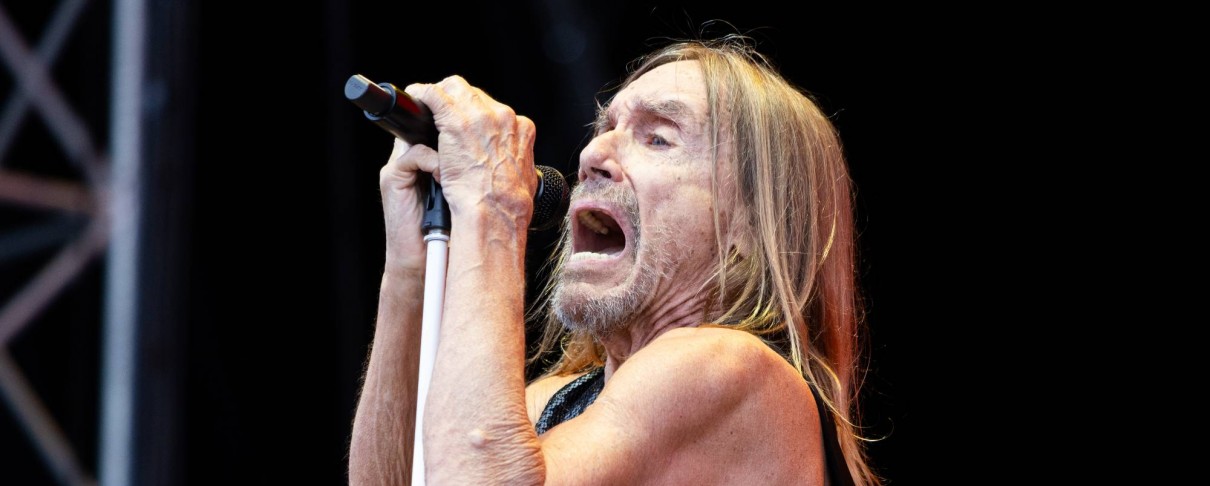 O Iggy Pop παίζει ζωντανά το "Punkrocker" για πρώτη φορά