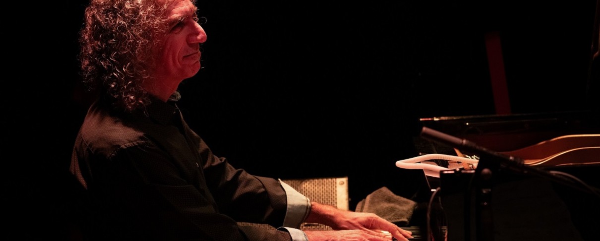 Ο Σταύρος Λάντσιας παρουσιάζει ζωντανά το νέο του άλμπουμ