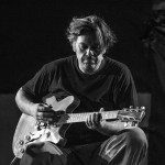 Ακούστε το "Μουσική Από Την Σπασμένη Φλέβα" του Μπάμπη Παπαδόπουλου