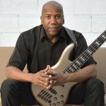 Ο Nathan East έπαιξε μπάσο σε δίσκο των Judas Priest