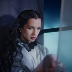 Η Poppy κυκλοφόρησε το "Unravel"