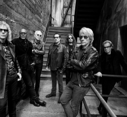 Με Springsteen, Avril Lavigne, Robbie Williams το "Forever (Legendary Edition)" των Bon Jovi