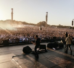 Ακούστε το "Cigarettes & Alcohol" των Oasis ζωντανά από το Manchester