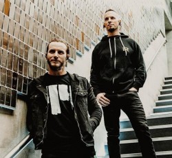 Οι Alter Bridge κυκλοφορούν το "Playing Aces" 