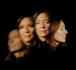 Beth Gibbons στο Δημοτικό Θέατρο Λυκαβηττού υπό την αιγίδα του Release Athens 2025 
