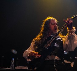 O Dave Pugh αναλαμβάνει τα φωνητικά στους Skyclad