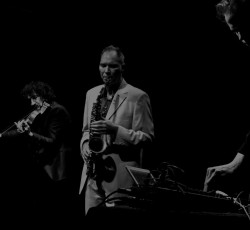 Αντίστροφη μέτρηση για την παρθενική εμφάνιση των Dictaphone στην Αθήνα 