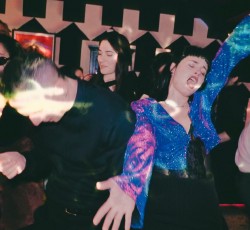 Το video των Dramachine για τον synth punk δυναμίτη "Μη Νομίζεις" 