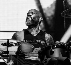 Εκτός Guns N' Roses ο Frank Ferrer