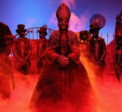 Οι Ghost το πρώτο hard rock σχήμα στην κορυφή του Billboard έπειτα από τέσσερα χρόνια