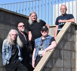 Οι Holocaust παρουσιάζουν ολόκληρο το "The Nightcomers" στην Αθήνα 