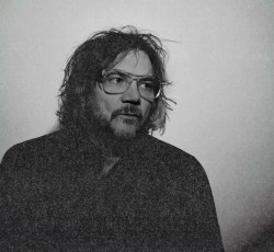 Τριπλό άλμπουμ ανακοίνωσε ο Jeff Tweedy των Wilco 