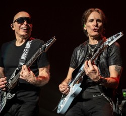 Αλλαγή χώρου για την εμφάνιση των Satchvai Band