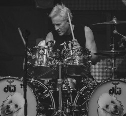 Οι Foo Fighters απέλυσαν τον Josh Freese
