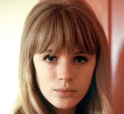 Έφυγε από τη ζωή η Marianne Faithfull 