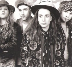 Το EP και το άλμπουμ των Mother Love Bone επανακυκλοφορούν για πρώτη φορά σε βινύλιο