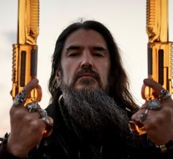 O Rob Flynn γιορτάζει τα γενέθλιά του στην Αθήνα με καλεσμένους και συναυλία διασκευών 