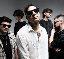 Οι Royal Arch παρουσιάζουν ζωντανά το ντεμπούτο τους 