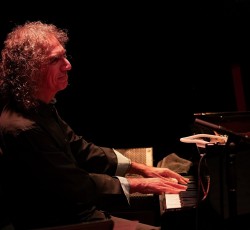 Ο Σταύρος Λάντσιας παρουσιάζει ζωντανά το νέο του άλμπουμ 