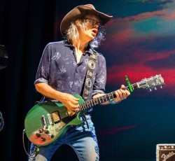 Δίσκος αφιερωμένος στον Dennis Hopper με σπουδαίους καλεσμένους από τους Waterboys 