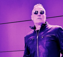 Πρώτος προσωπικός δίσκος για τον Θοδωρή Δημητρίου των Λευκή Συμφωνία