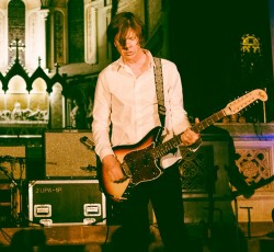 O Thurston Moore διασκευάζει Velvet Underground 