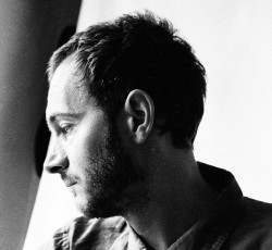 O Tom Smith των Editors ζωντανά και στην Αθήνα 