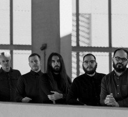 Ζωντανή παρουσίαση του "In Your Absence" από τους we.own.the.sky 