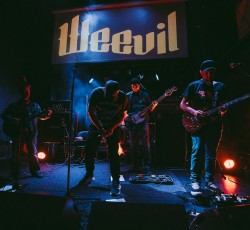 Οι Weevil κυκλοφορούν το "Acrophobia"