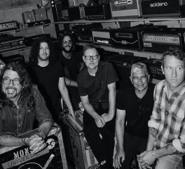 Οι Foo Fighters επιστρέφουν με το "Asking For A Friend"