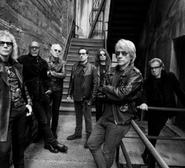 Με Springsteen, Avril Lavigne, Robbie Williams το "Forever (Legendary Edition)" των Bon Jovi