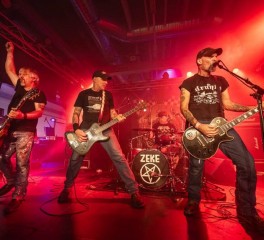 Οι Zeke στην Αθήνα για μια συναυλία