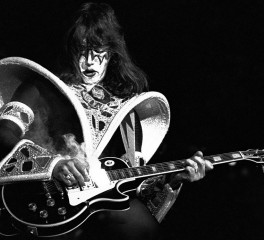 H rock κοινότητα τιμά τον Ace Frehley