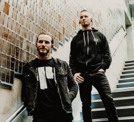 Οι Alter Bridge κυκλοφορούν το "Playing Aces"