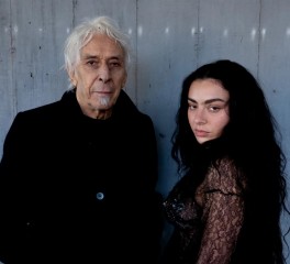 Charli xcx και John Cale συμπράττουν σε νέο single