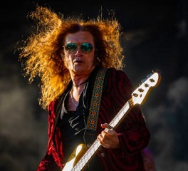 Νέα τραγούδια από Glenn Hughes, Deftones και Amorphis