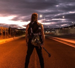 Τρίτος προσωπικός δίσκος για τον Σάκη Τόλη