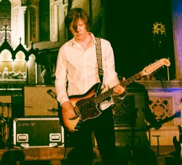 O Thurston Moore διασκευάζει Velvet Underground