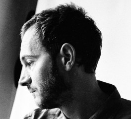 O Tom Smith των Editors ζωντανά και στην Αθήνα