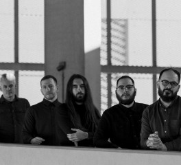 Ζωντανή παρουσίαση του "In Your Absence" από τους we.own.the.sky