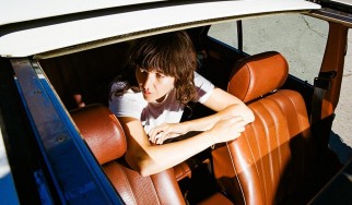 Η Courtney Barnett επιστρέφει με νέα μουσική