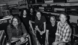 Οι Foo Fighters επιστρέφουν με το "Asking For A Friend"