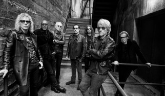Με Springsteen, Avril Lavigne, Robbie Williams το "Forever (Legendary Edition)" των Bon Jovi