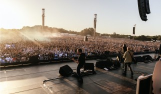 Ακούστε το "Cigarettes & Alcohol" των Oasis ζωντανά από το Manchester