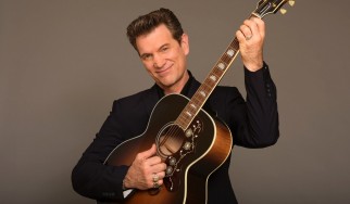 Το Release Athens παρουσιάζει τον Chris Isaak στο Δημοτικό Θέατρο Λυκαβηττού