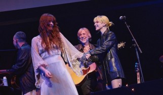 Florence Welch και Hayley Williams διασκευάζουν Judee Still